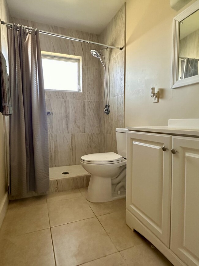 Building Photo - 2842 Crosley Dr W