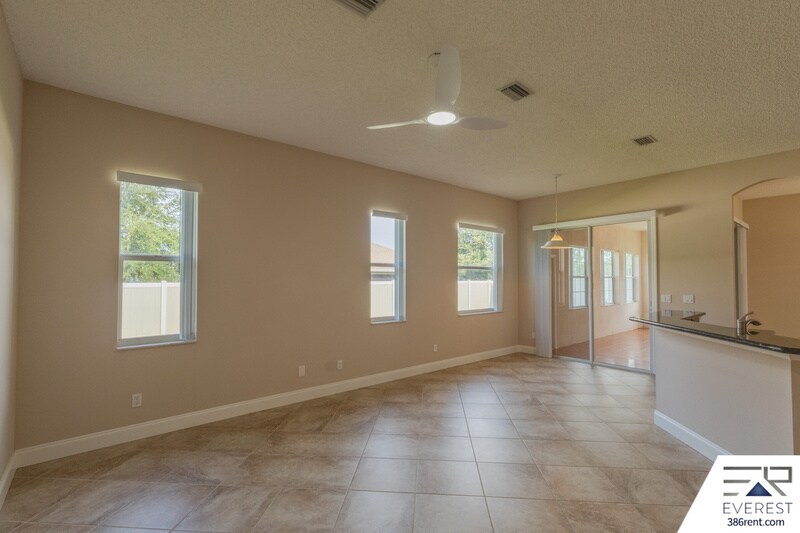 Building Photo - 14 Lysander Ln