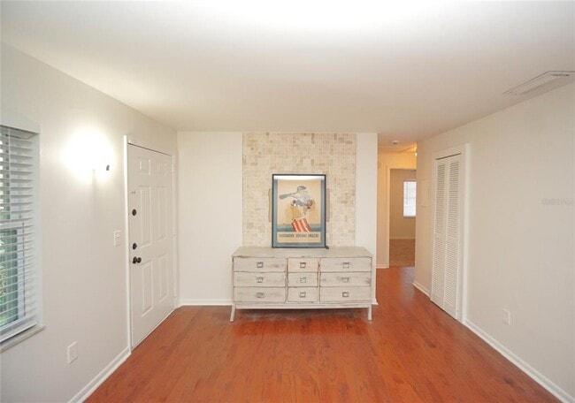 Building Photo - 305 S Westland Ave