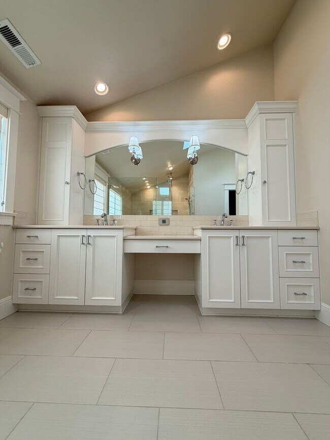 Building Photo - Gorgeous Custom Home In the Uplands Neighborhood. 4bd plus office. 2944sf.