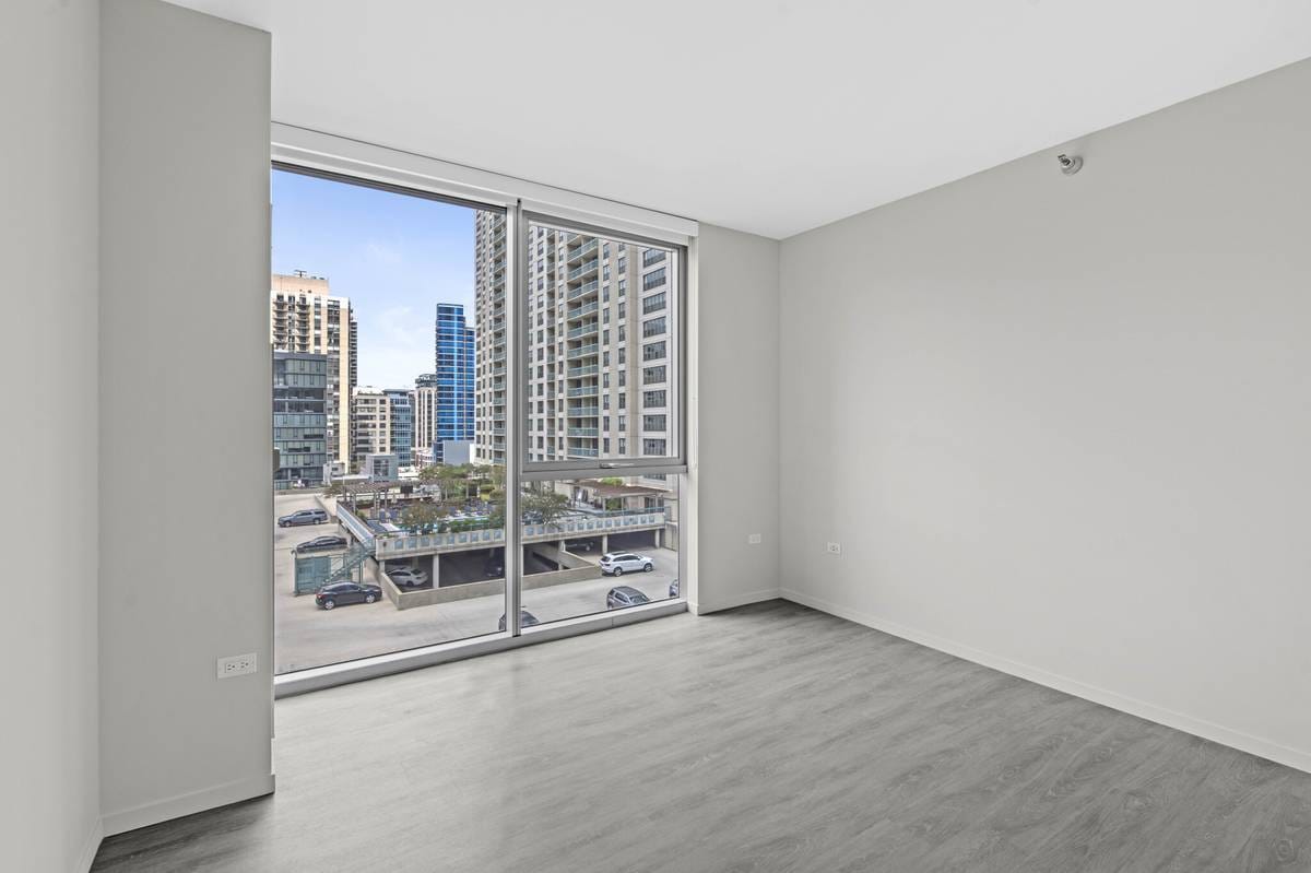 Building Photo - 48 E Huron St