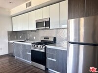 Building Photo - 552 N Hobart Blvd