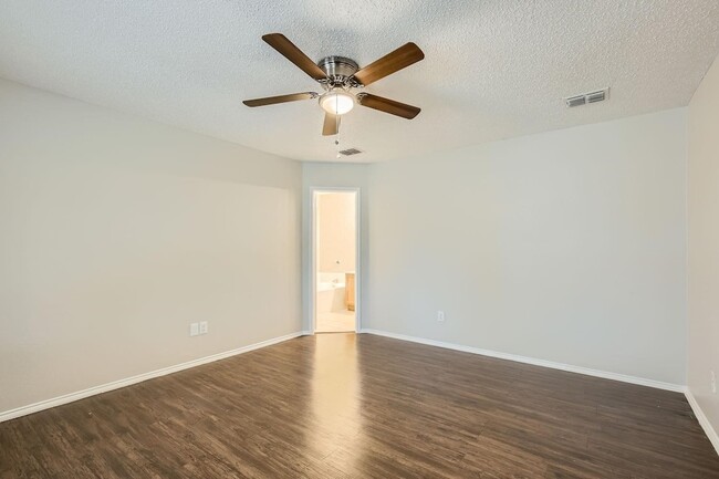 Building Photo - 1433 Glenwick Dr