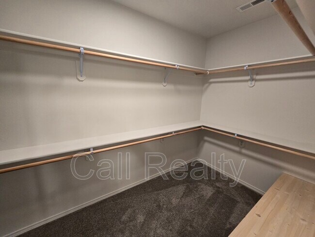 Building Photo - 5609 N Calvin Rd