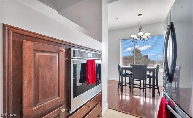 Building Photo - 47 E Agate Ave