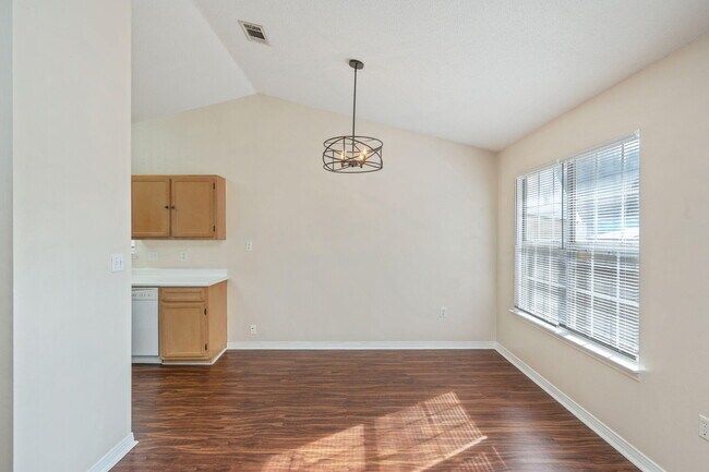 Building Photo - 423 Northview Ln