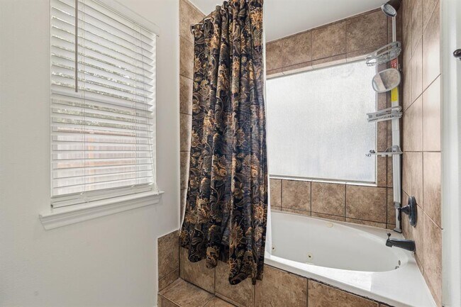 Building Photo - 703 Canyon Garden Dr