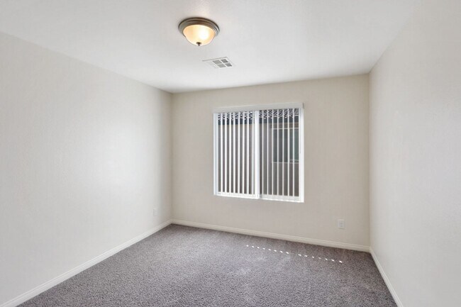 Building Photo - 4 Bedroom, with loft, North Las Vegas Home...
