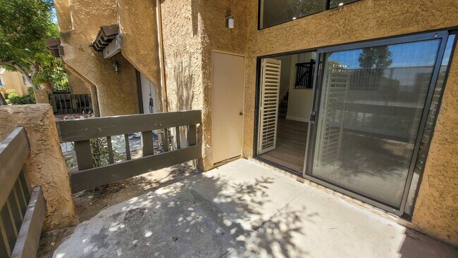 Building Photo - Beautifully Remodeled 3 Bed 3 Bath Townhou...