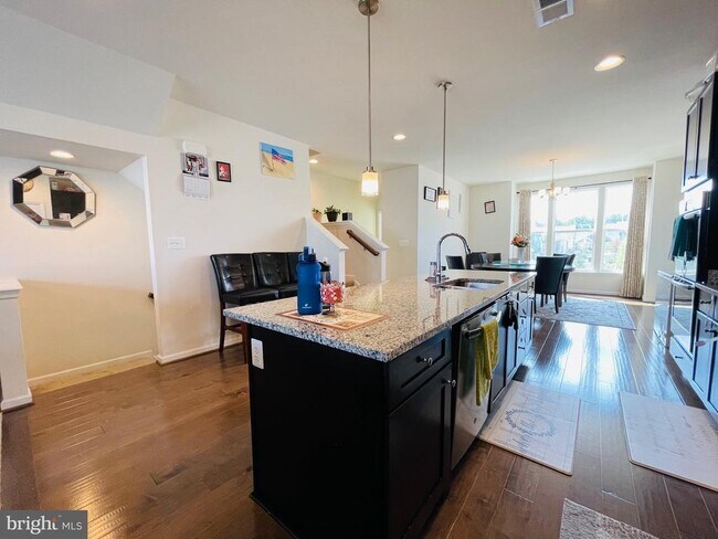 Building Photo - 419 Foxglove Way