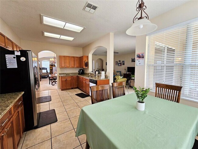 Building Photo - 718 Willett Dr