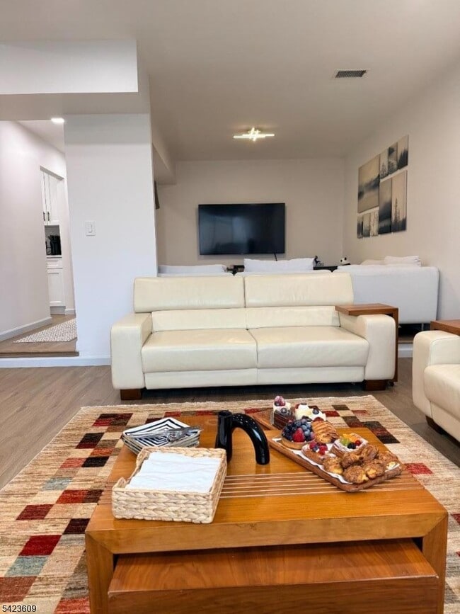 Building Photo - 22 Castle Ridge Dr