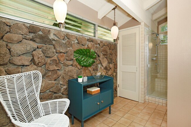 Building Photo - Spacious 3-bedroom, 2 bath home in Kailua