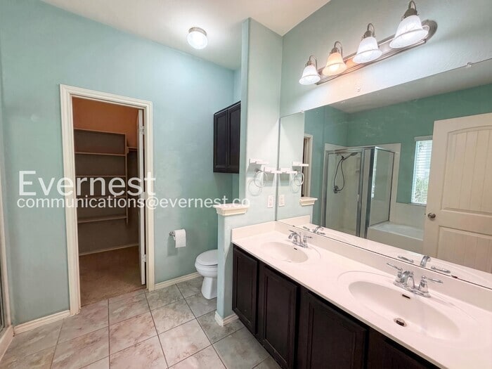 Building Photo - 1620 Willow Vista