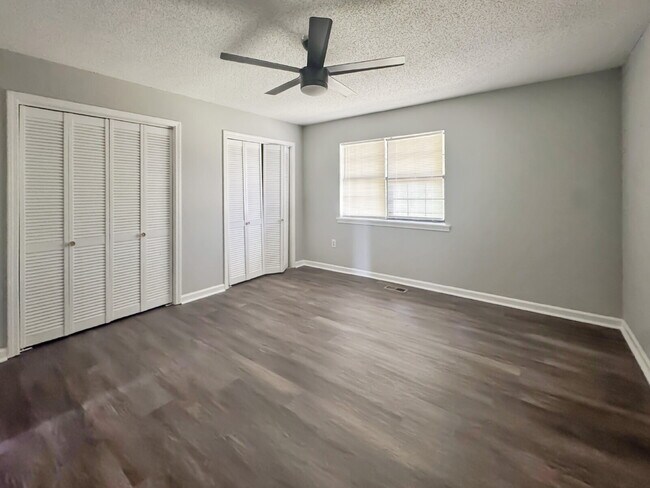 Building Photo - Move in Ready!