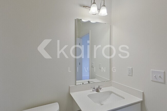 Building Photo - 639 Castillo Dr