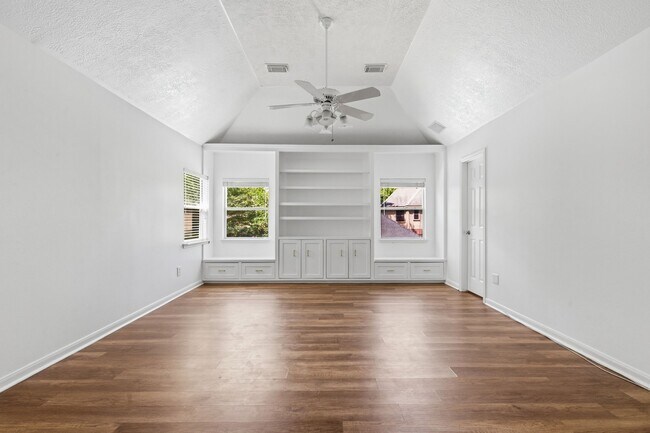 Building Photo - 26 E Sterling Pond Cir