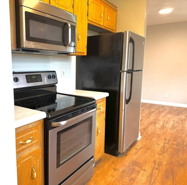 Building Photo - 3 bedroom in Oak Grove