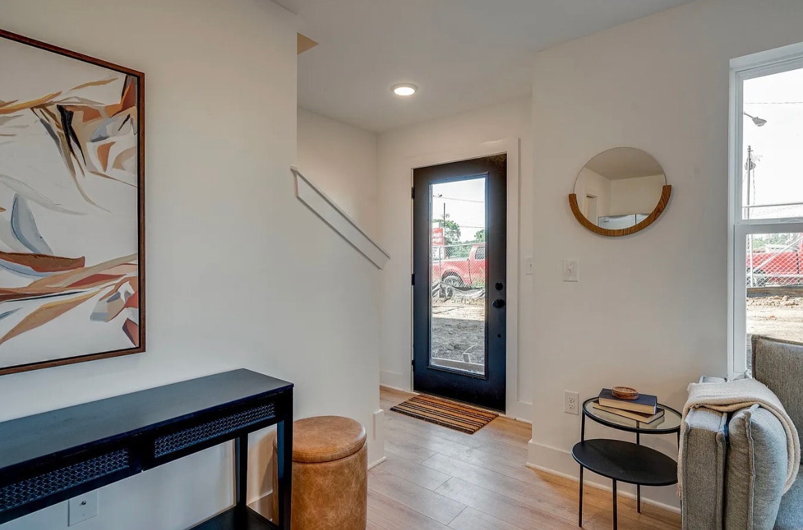 Entryway - 102 Duke St