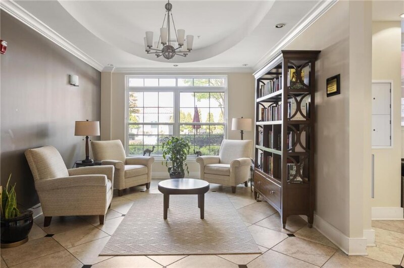 Building Photo - 230 E Ponce de Leon Ave