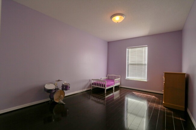 Building Photo - Beautiful  3000 sq ft two story home with ...