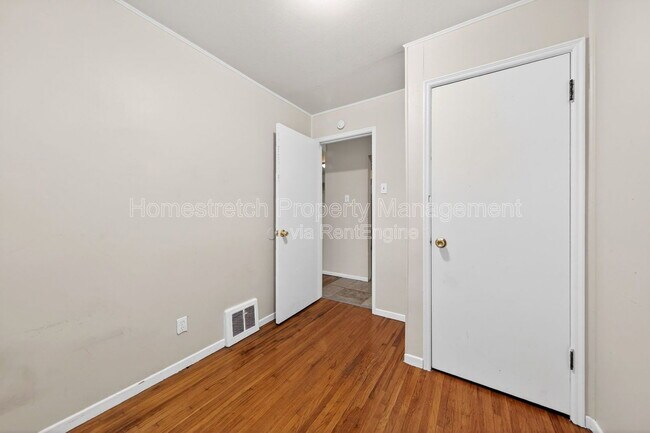 Building Photo - 10409 Renfrew Dr