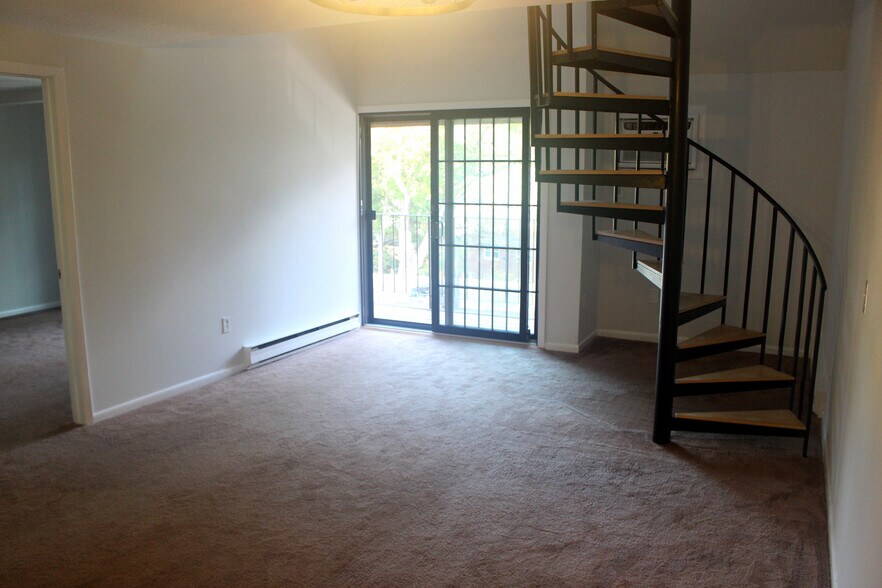 Living/Dining Room - 42 N Main St