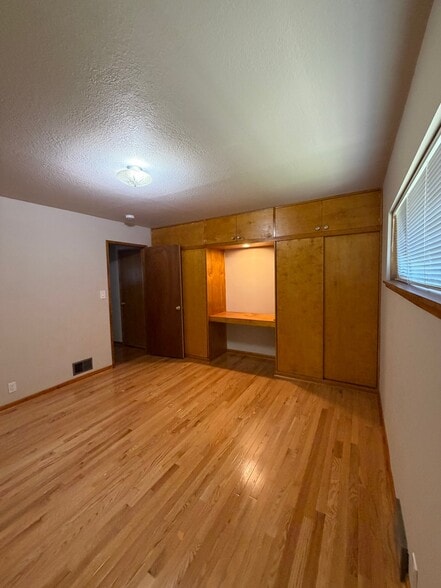 Building Photo - 4821 NE 42nd Ave