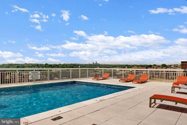 Building Photo - Westend/Dupont Gem!