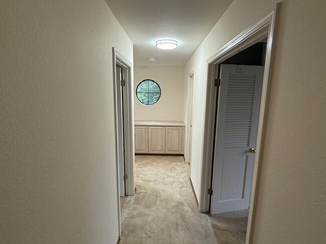 Building Photo - 3-Bedroom Pinole Townhouse with Spacious L...