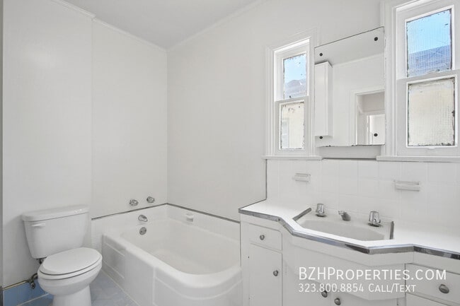 Building Photo - 1047 S Holt Ave