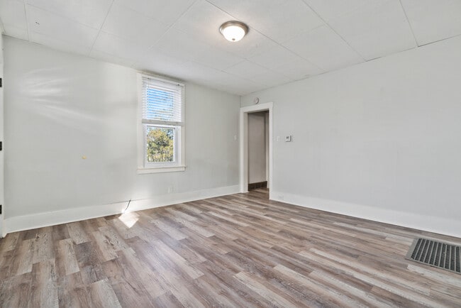 Building Photo - 523 Edgewood Ave