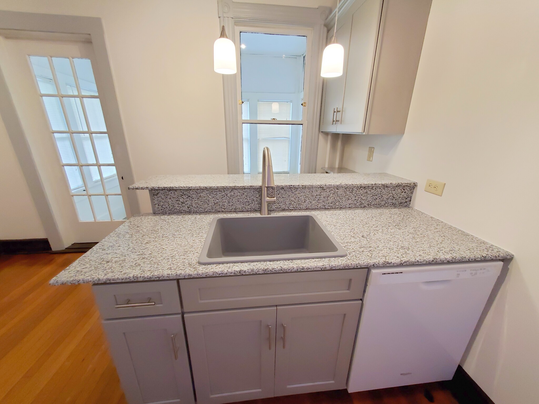 Granite counters, granite sink, pull-down faucet - 534 Yates St