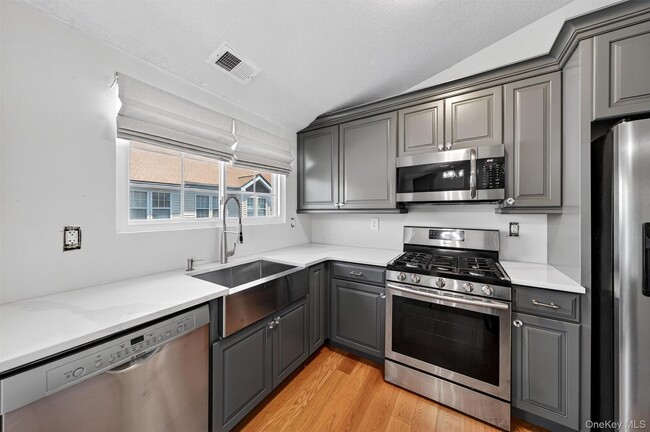 Building Photo - 3911 Whispering Hills Dr