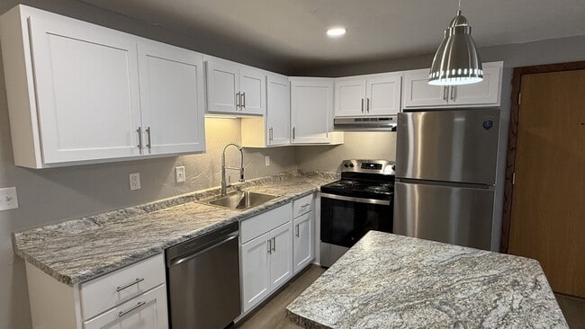 Building Photo - 2752 Humboldt Rd