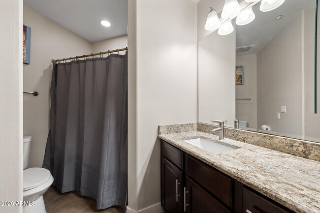 Building Photo - 945 E Playa Del Norte Dr