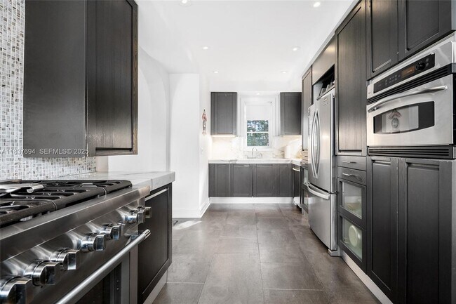 Building Photo - 113 NE 101st St