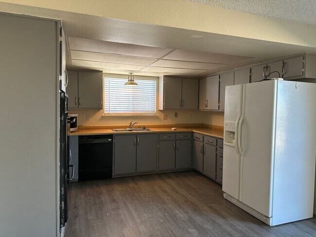 Building Photo - 25 E Janere Ct