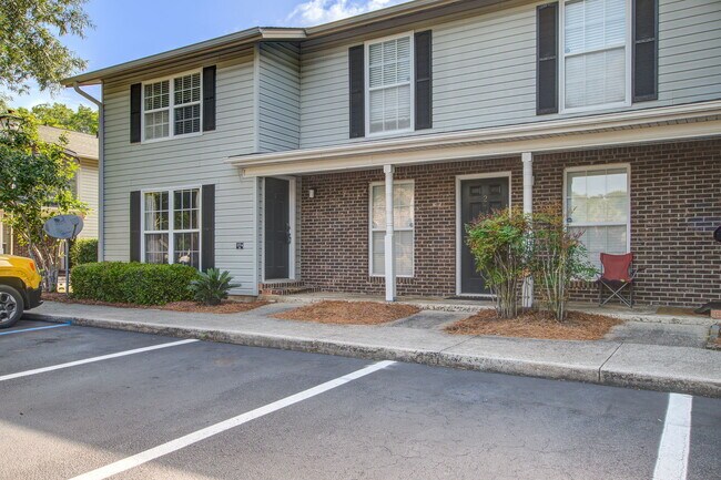 Building Photo - 2494 Etiwan Ave