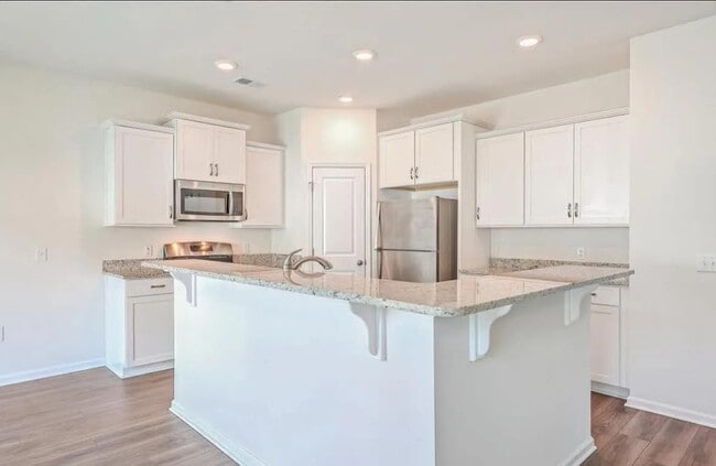 Building Photo - 510 Lateleaf Dr