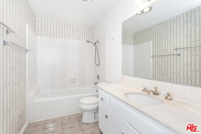 Building Photo - 5700 Ravenspur Dr