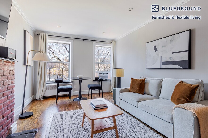 Primary Photo - 562 Hudson St