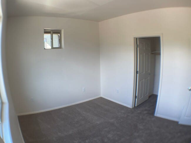 Building Photo - MOVE IN READY! Top-Floor Condo in the Hear...