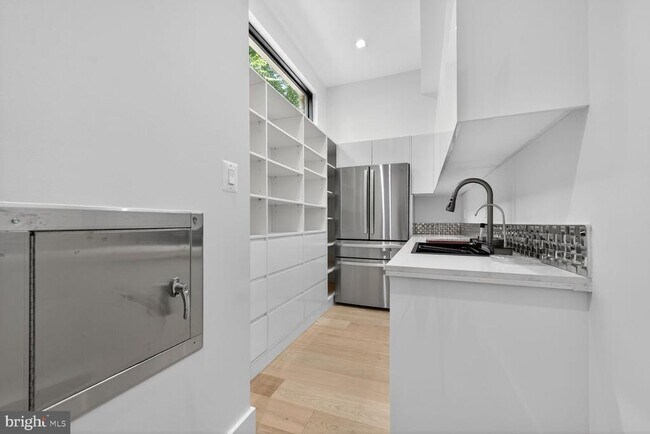 Building Photo - 4509 Foxhall Cres NW