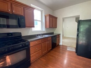 Building Photo - 2BR Townhouse with Fully Equipped Kitchen & W/D Included! Great Location! Call Now!