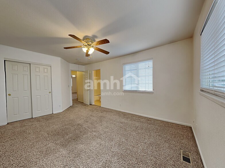 Building Photo - 582 W 91st Dr