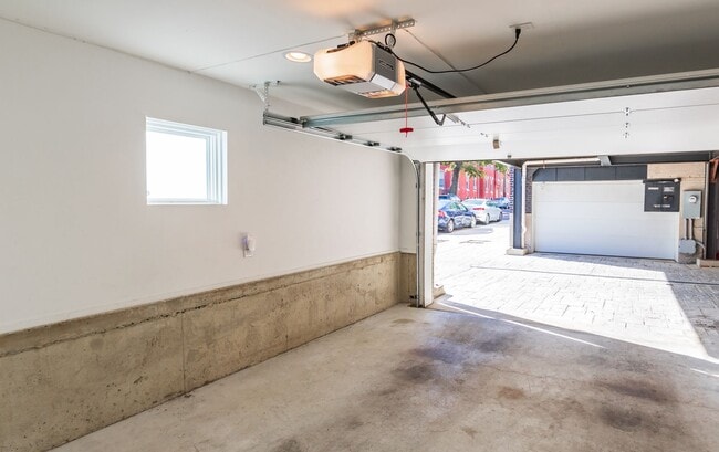 Building Photo - Three Bed Olde Kensington Home