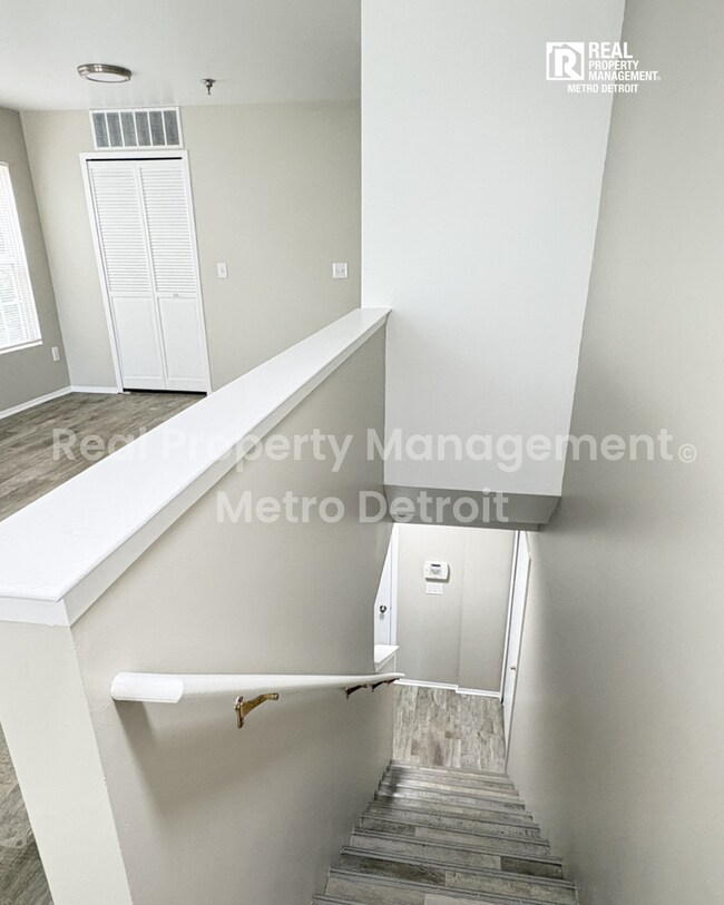 Building Photo - 15628 Stone Crossing Dr