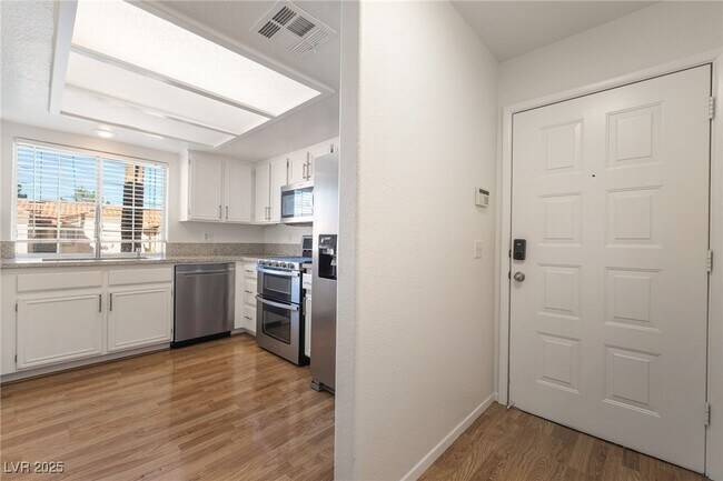 Building Photo - 1851 Hillpointe Rd