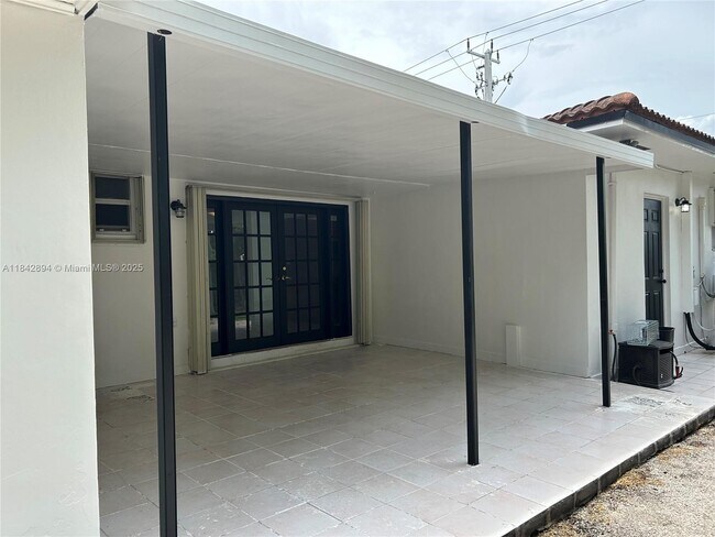 Building Photo - 955 SW 87th Ct